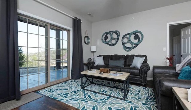 Upscale Condo closest to SILVER DOLLAR CITY, TABLE ROCK LAKE & BRANSON GOLF in Branson