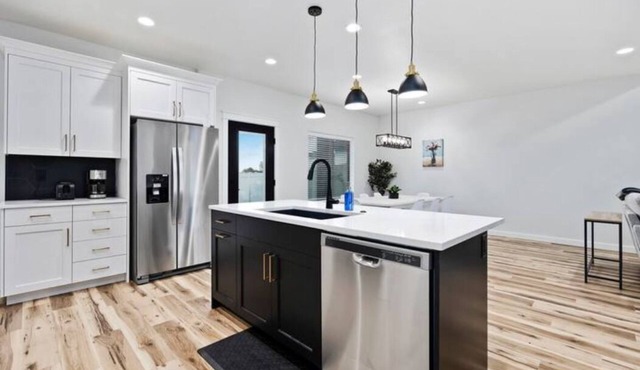 Upscale Modern Home | St. Lukes | Garage Parking