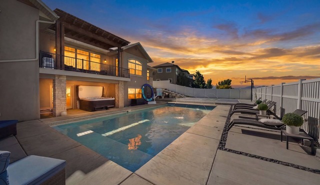 Utah County - Pool - Hot tub - Sports Court - Game room - Sleeps 16+ in Vineyard