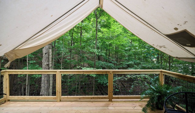 Valley Overlook, Peninsula, Ohio - Glamping Tent in Akron