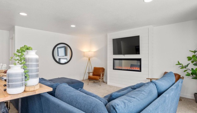 Valley Views | Walk to Marina & Town | EV Ready