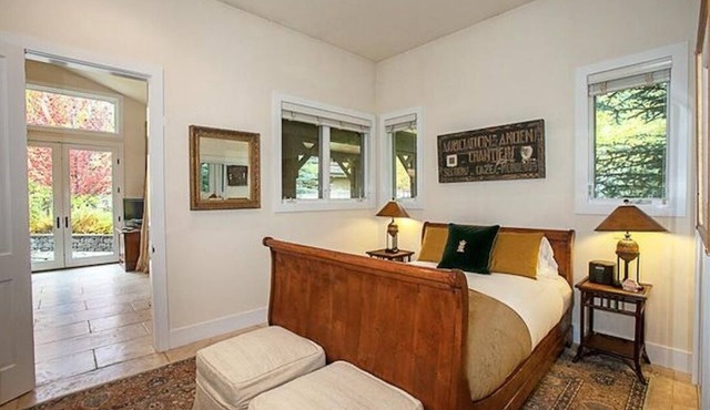 Villa Fleuve: Tennis Court House. A luxurious property in Sun Valley