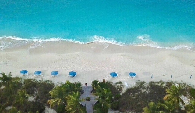 VILLA RENAISSANCE 603, 1BR in Grace Bay. Steps to the sand. WOW in Grace Bay