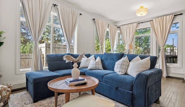 Walk to cafes, Safeway, and trails from this stylish Whyte Ave groundfloor suite in Edmonton