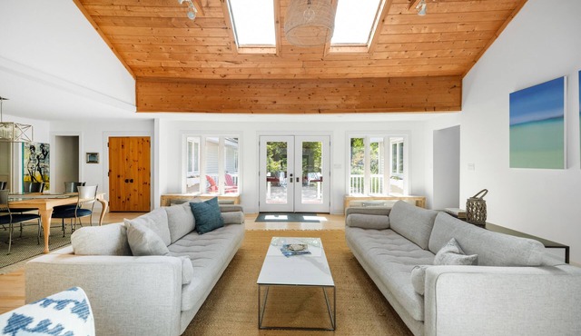 Walk to Cherry Beach, Chef’s Kitchen, Yoga Studio in Three Oaks