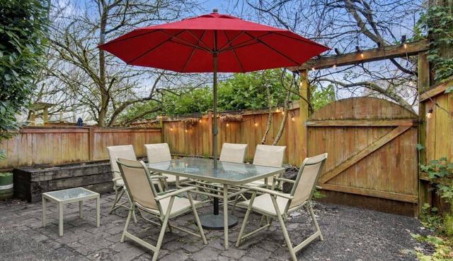 Walk to Lightrail + close to Stadium & Cruise + Modern 4BR 3.5Bath Townhome