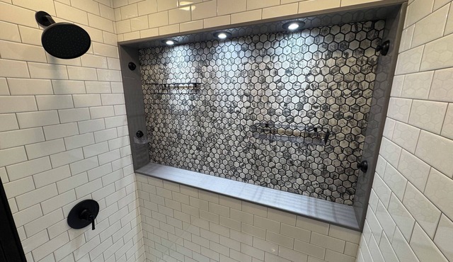 Walkable Modern Furnished DT Studio Near UM