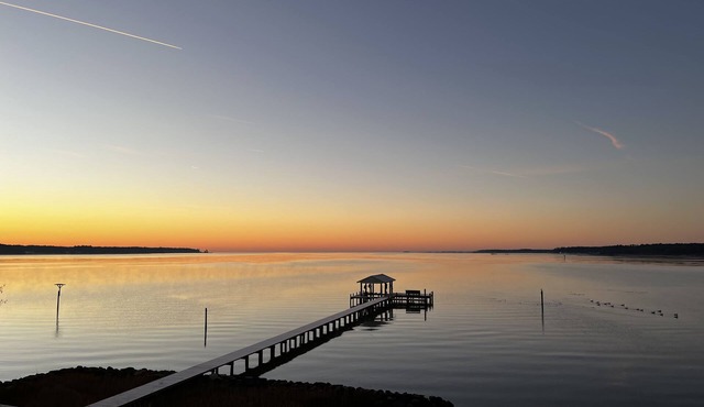 Water Views Everywhere plus Separate Guest Cottage in North