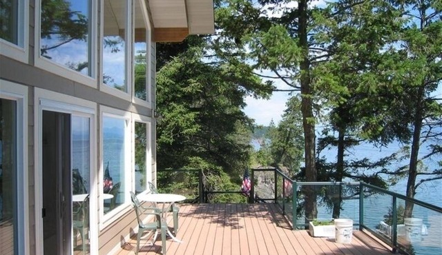Waterfront! Beach access! Booking now for summer 2027!