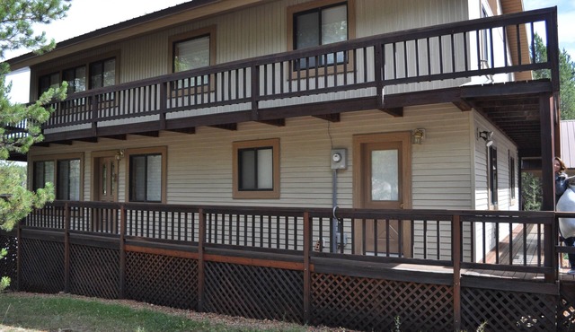 Waterfront Cabin With Beautiful View Of Mt. Sawtelle & close to Yellowstone Park in Island Park