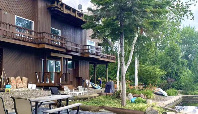 Waterfront Cottage with Private Beach in the Heart of Lagoon City in Brechin
