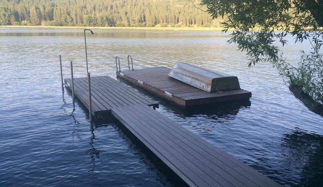 Waterfront Liberty Lake Home Sleeps 20 w/Private Dock & Lake Views