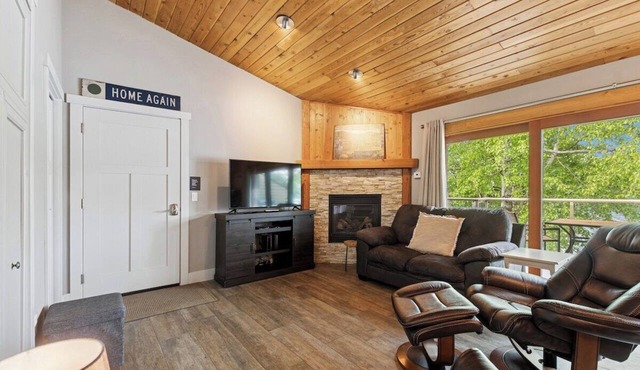 Waterfront, Whitefish Lake Condo, 5BU!