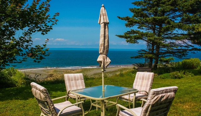 Welcome to Dolphin's Rest in Halls Harbour