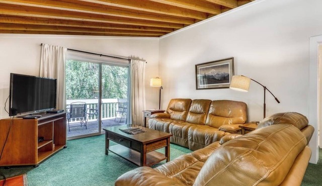 Welcoming Condo with Shared Pools, Hot Tub, Sauna, & Tennis