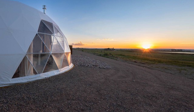 White Geodome Ranch Retreat- With a Hot Tub!