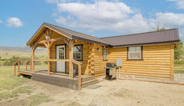 Wyoming Cabin Escape: Panoramic Mountain Views!