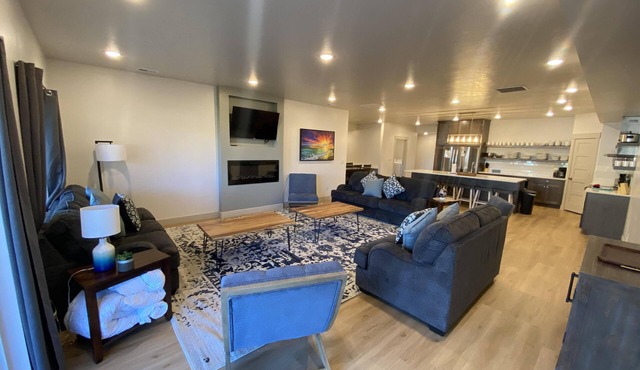 Year-round in/outdoor pool, Townhome 16 at Waterdance - Sleeps 38, 8 Bed-7 Bath.