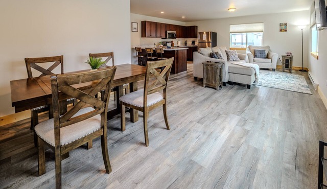 Yellowstone Retreat Rentals U1: two blocks from Yellowstone!