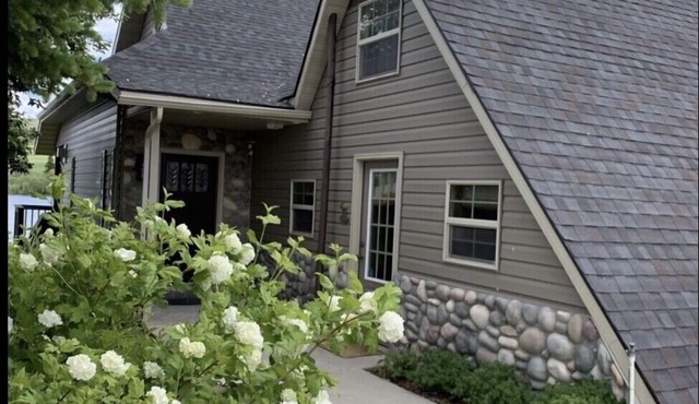 Your PRIVATE PARADISE on The Lake!Sleeps 8