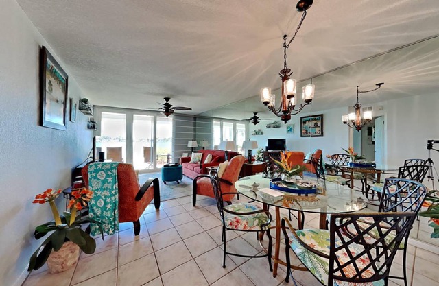 100 m² Condo ∙ 2 bedrooms ∙ 6 guests in Saint Petersburg