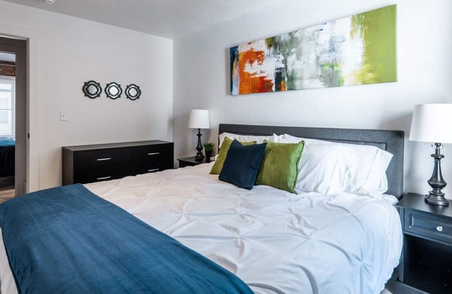 👑DownTown Luxury💎2 Bed/2 Bath🛁Family Friendly😍Close to Park & City🌇