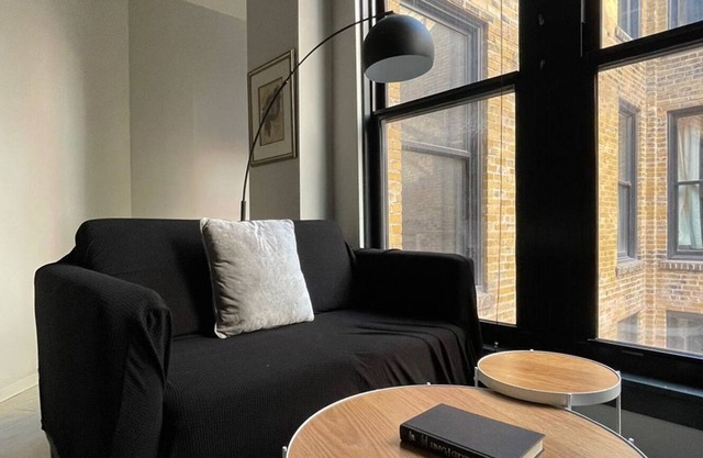 Sleepover: Amazing Studio - Downtown Springfield in Springfield