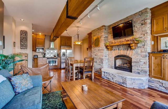 Unique & Modern 3 Br 2Ba Condo- Ski-In Ski-Out Condo in Crested Butte