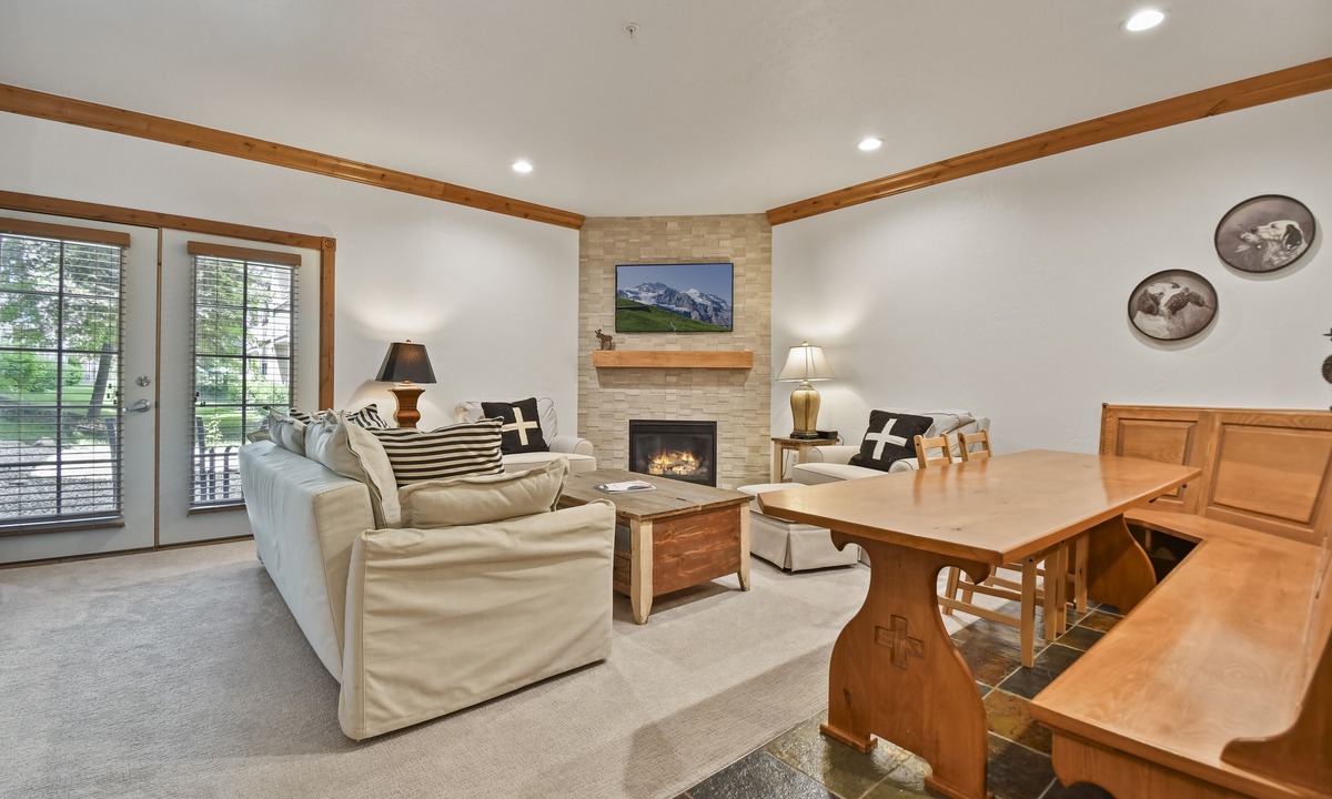 Zermatt Villa | Family Getaway~pool, Tubing, Skiing, & Ice Castles Villa 1002 1 Bedroom Villa by RedAwning