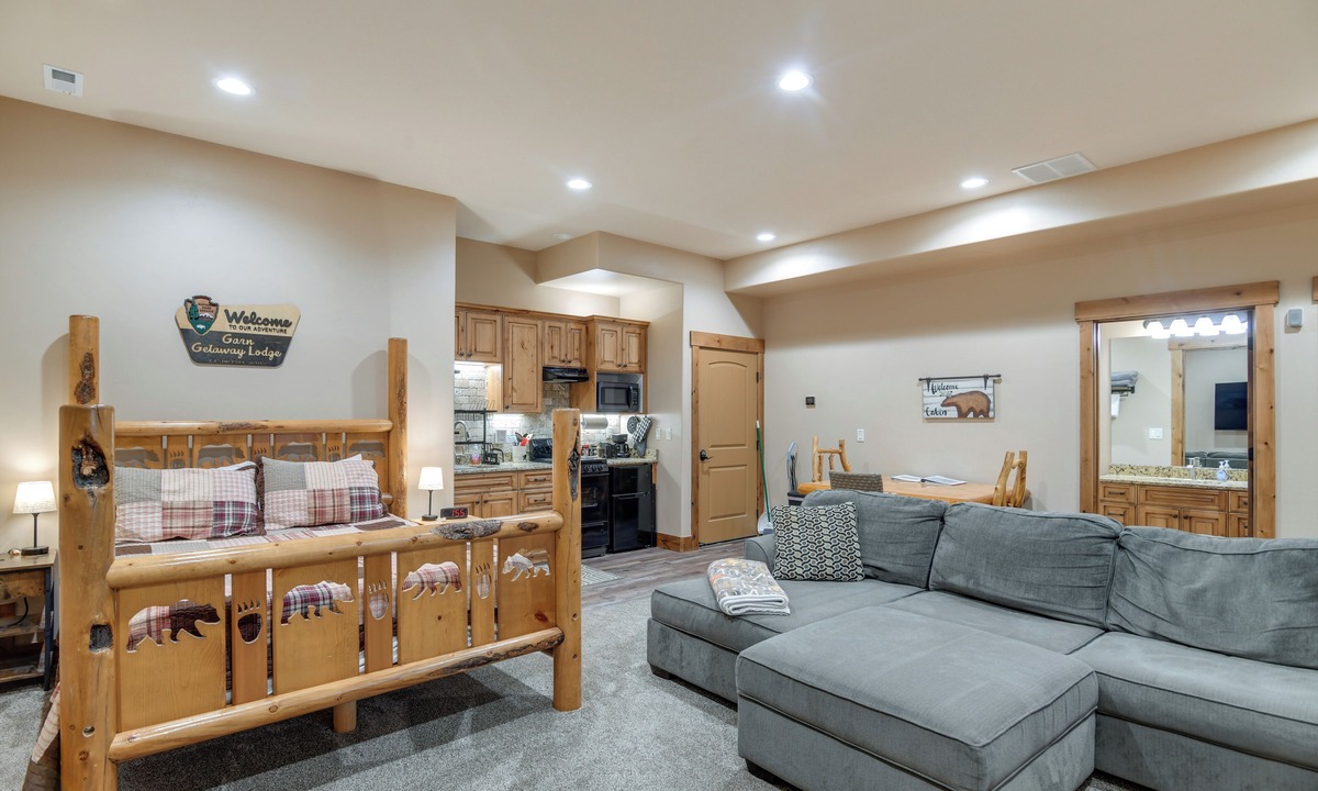 Island Park Cottage | Adventurer's Studio ~ 20 Mi to West Yellowstone!