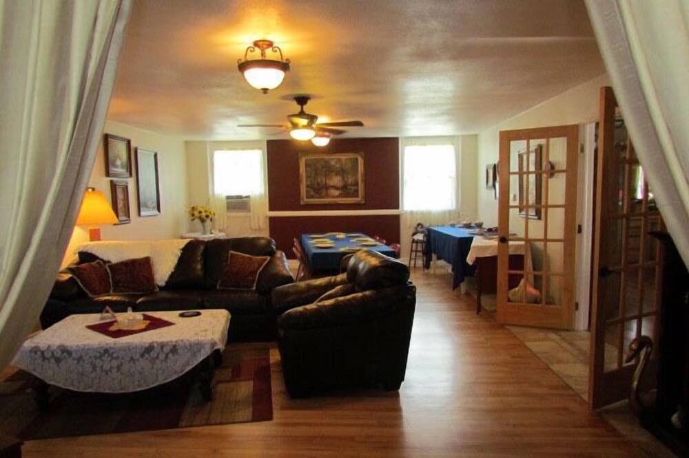 Preston Bed & Breakfast | Rocky Mountain Red Brick Inn