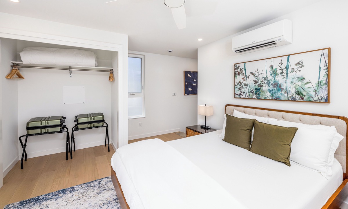 Wallingford Apartment | Secret Hideaway - New Custom Built Home