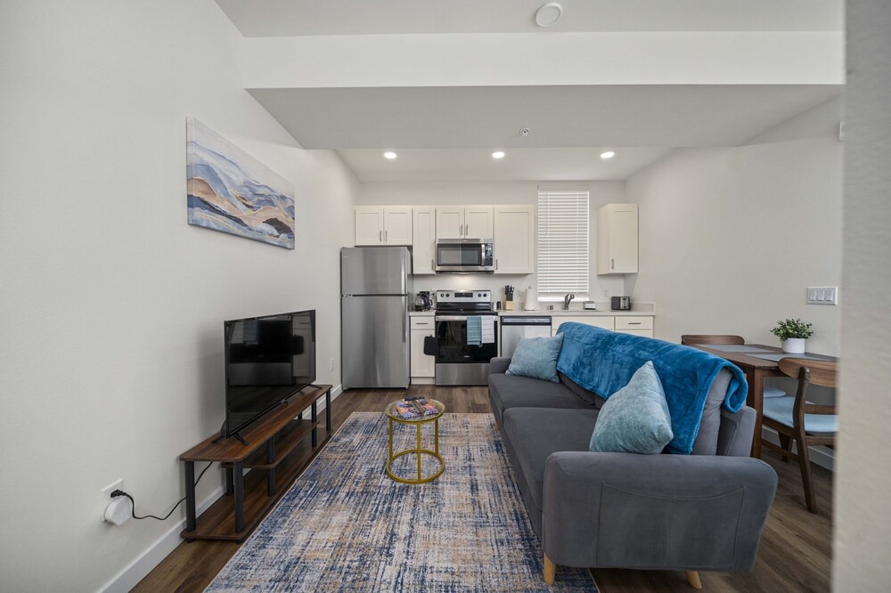 South Tacoma Apartment | Stylish 10 Apartment Units near Fort Lewis
