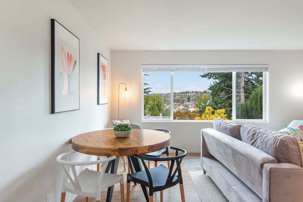 North Queen Anne Apartment | 2BR Chic Colorful Queen Anne Apt - 4m to DT Seattle, Free Parking - NEW