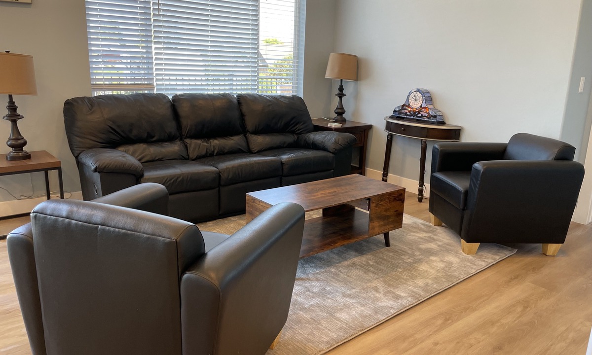 Garden City House | The DogWoods is a dog-friendly house 2 min walk to beach access - 6 bedrooms