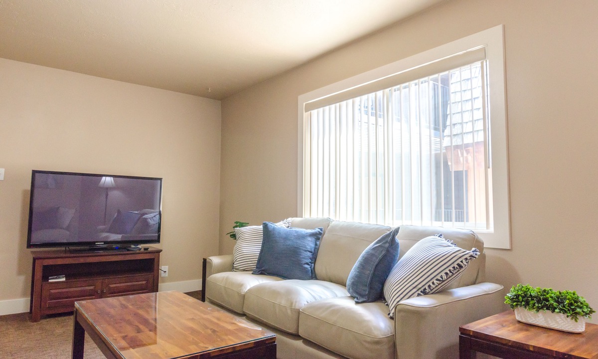 Logan Condo | Updated 2-bedroom condo with pool