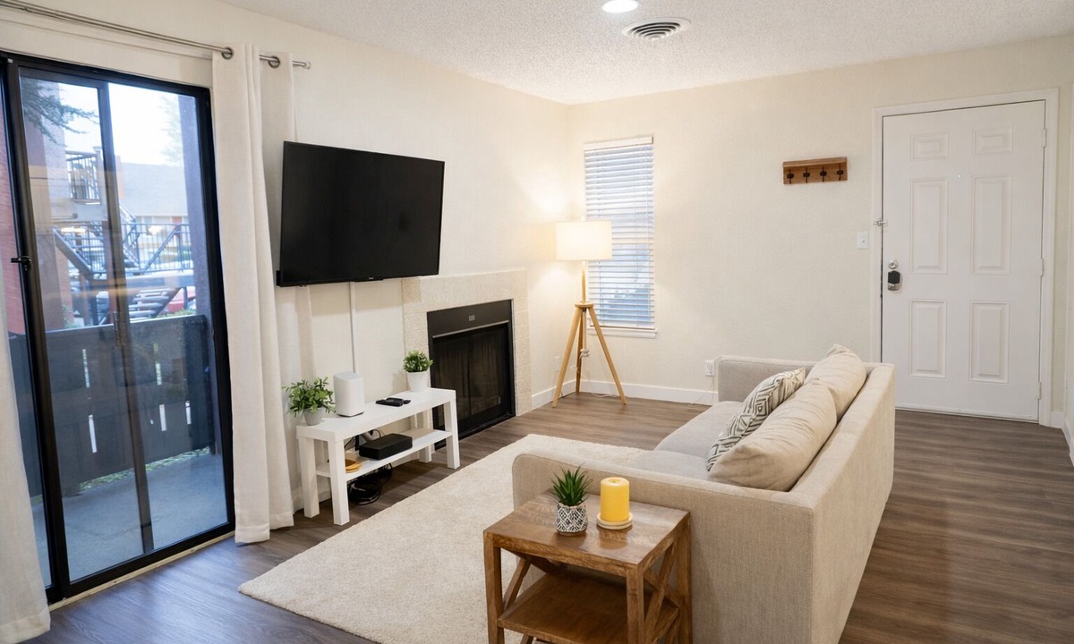 Central City Apartment | Down Town, Award Winning KING Bed, Self Check-In