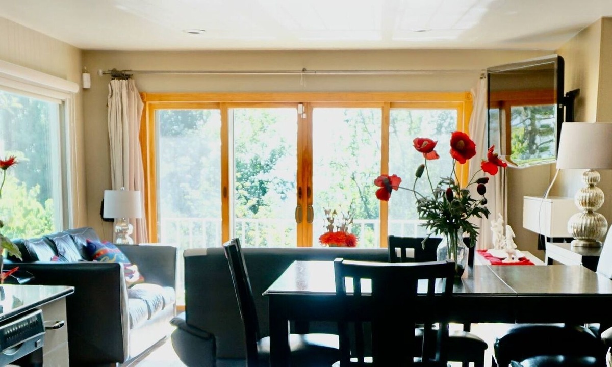 Capitol Hill Apartment | “STUNNING VIEWS!” Luxury 4 Bedroom, 2 Bathroom Vacation Duplex in Downtown Salt Lake Capitol Hill