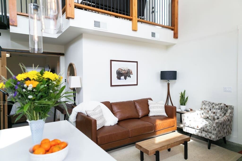 Whitefish House | LUX Modern Retreat: Hot tub & Pool, Perfect Location!