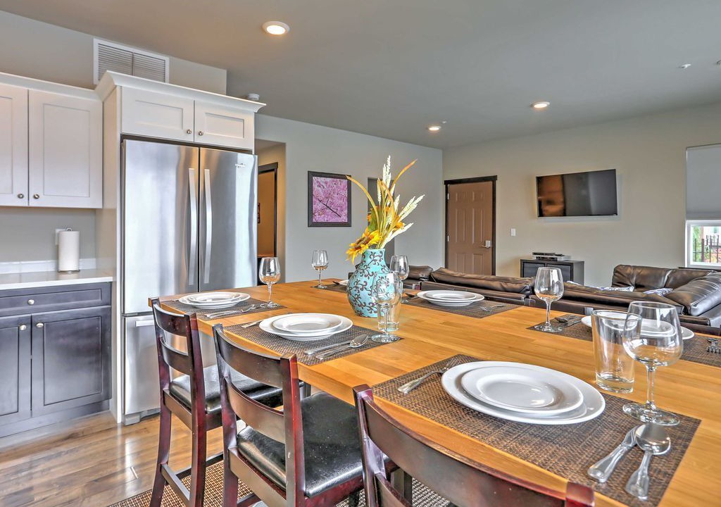 Wapato Point Condo | Marina's Edge Condo - Pool & Spas - Marina -Town!