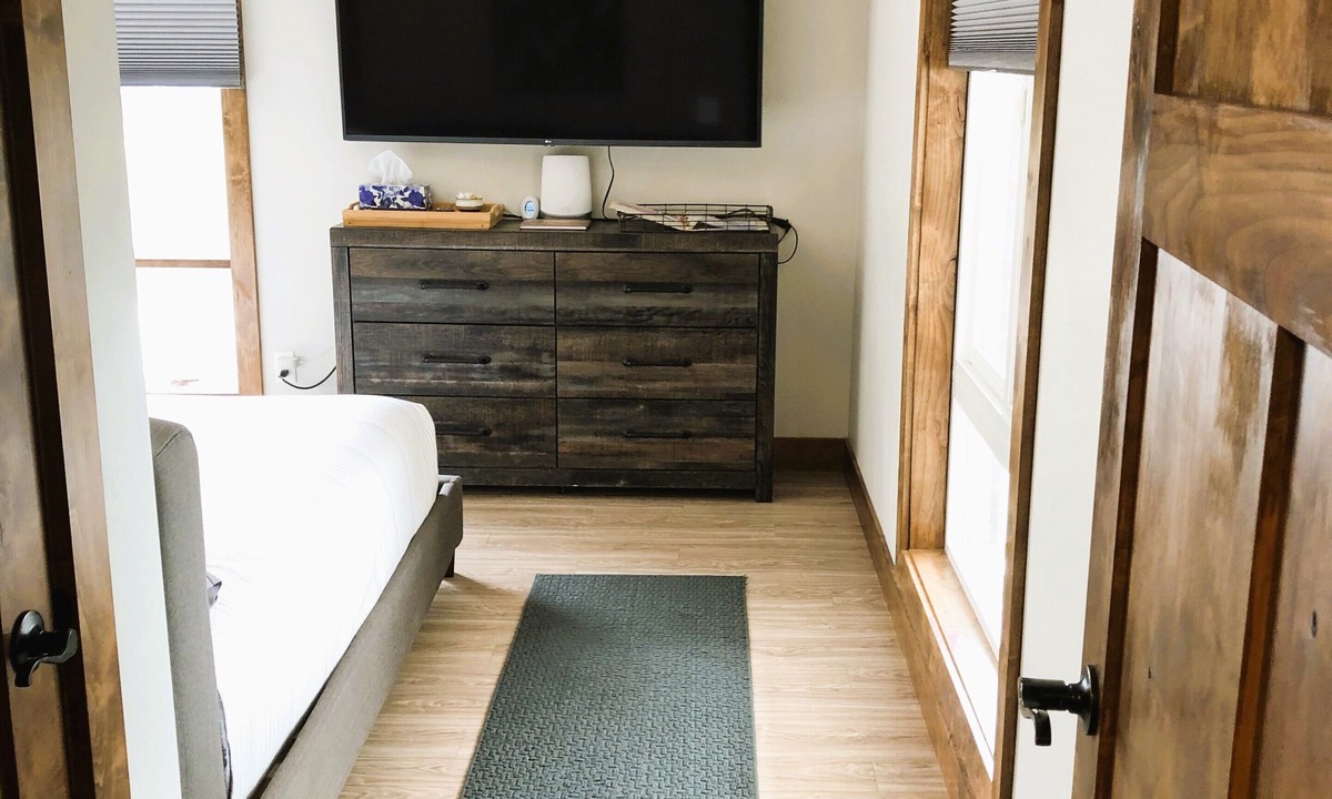 Helena House | Cozy spacious king bed suite, In the heart of Historic Helena, Montana!