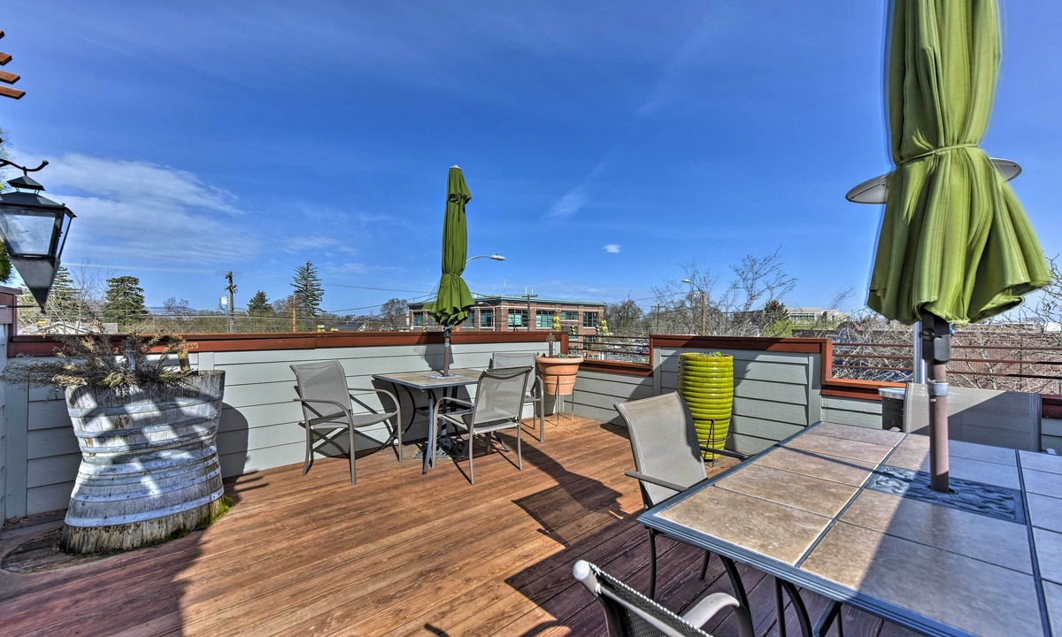 Logan Apartment | Walkable Downtown Logan Apartment w/Rooftop Deck