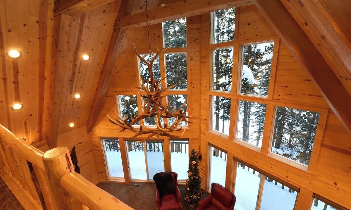 Island Park Cabin | Lakefront Cabin w/Private Dock & Hot Tub