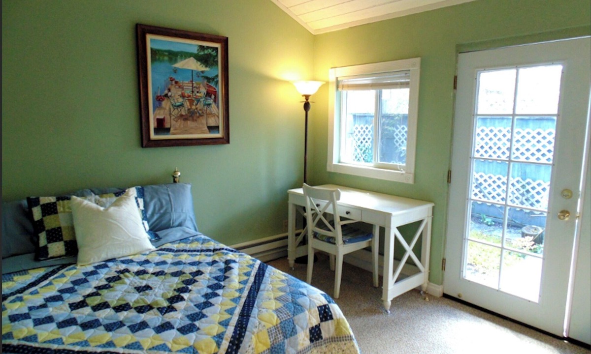 Bainbridge Island Cottage | Here's the Best: Bainbridge Island; Water Access; Close to Town