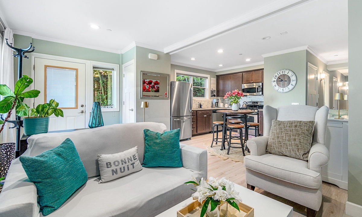 West Queen Anne Apartment | Stunning Space in heart of Queen Anne