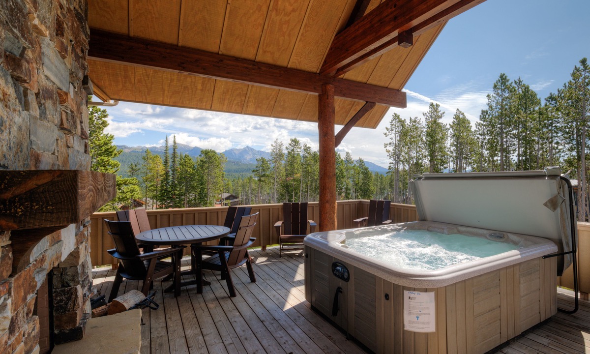 Big Sky Condo | Bear Paw Hideaway | Hot Tub, Views + Sleeps 15