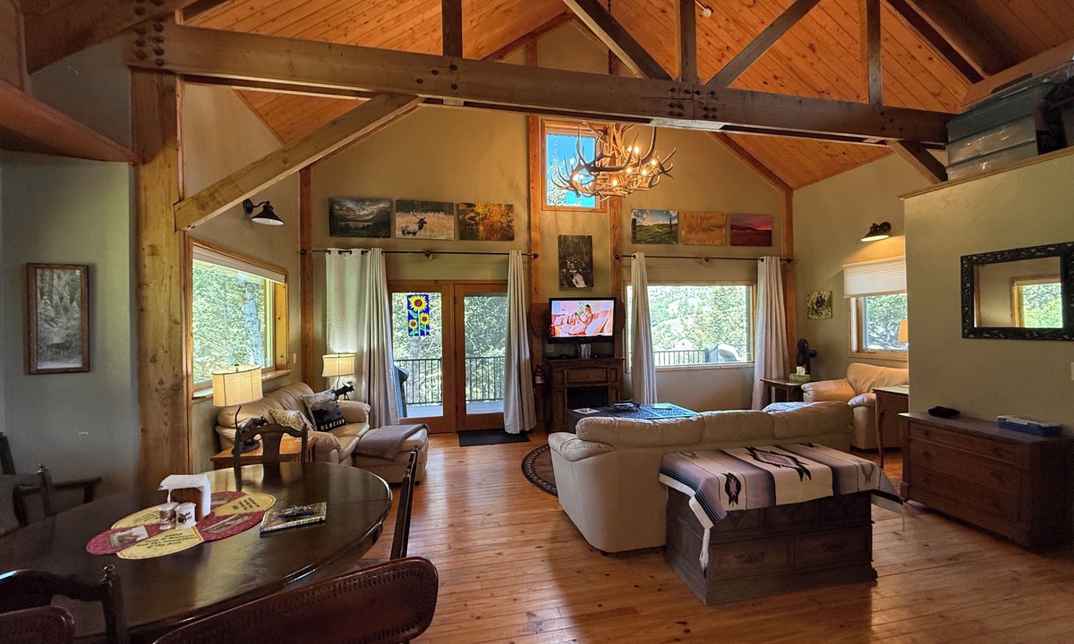 Emigrant House | 3 Mile Ranch…enjoy the pristine views that Montana has to offer!