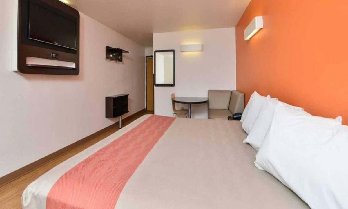 Meridian Apartment | Cozy Queen Bed Room|Pool|Free WiFi