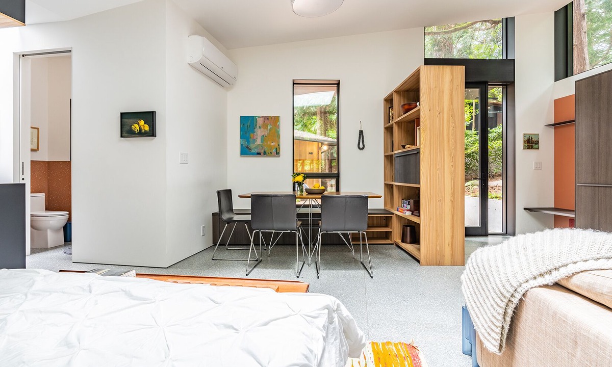 West Bellevue Apartment | Hip Modern Studio in serene central Bellevue with AC, WiFi, Kitchen, TV