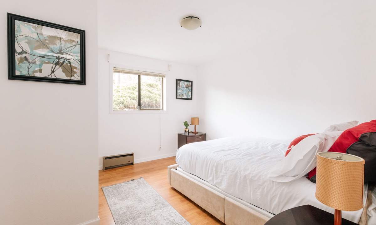 Mukilteo House | Pacific Northwest Living Guest House - 1 Bedroom + Loft with Queen Bed